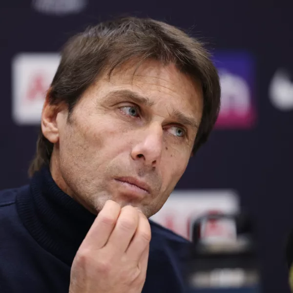 Antonio Conte, entrenador del Tottenham Hotspur, podría ser destituido