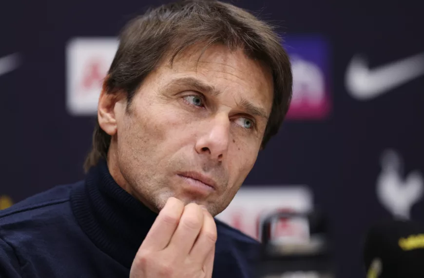Antonio Conte, entrenador del Tottenham Hotspur, podría ser destituido