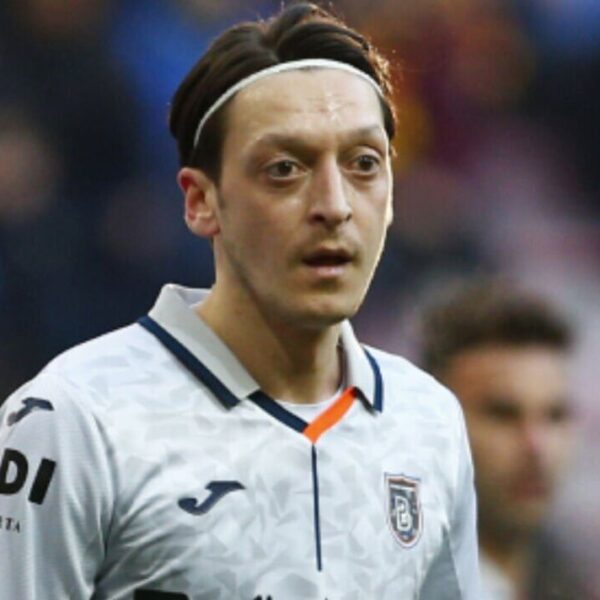 Mesut Ozil announces retirement from football aged 34