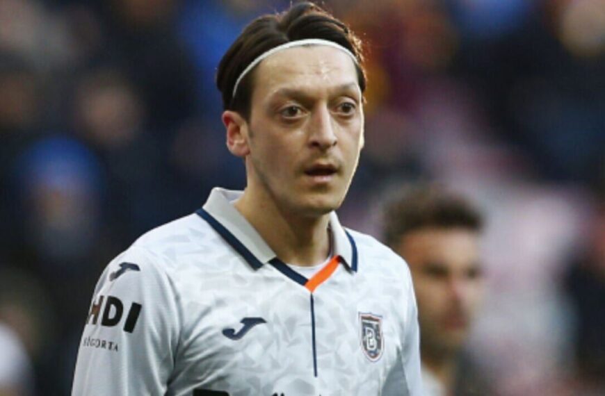 Mesut Ozil announces retirement from football aged 34