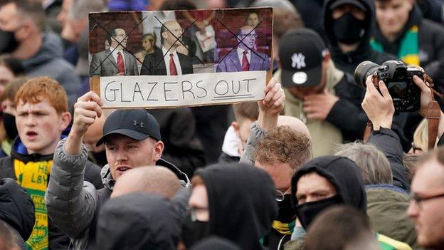 anti glazer protest man utd old trafford