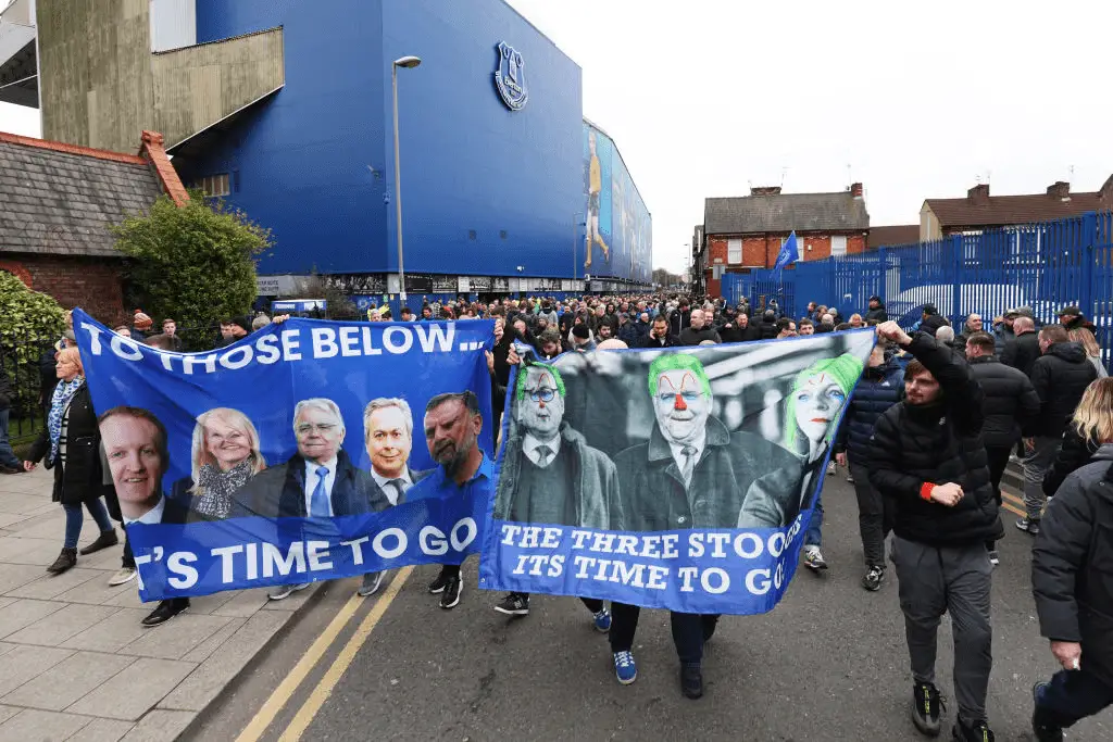 Everton fans call for board members to leave