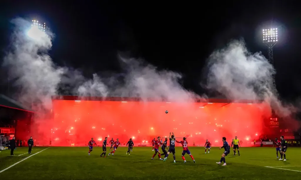 Dundee vs Rangers flares