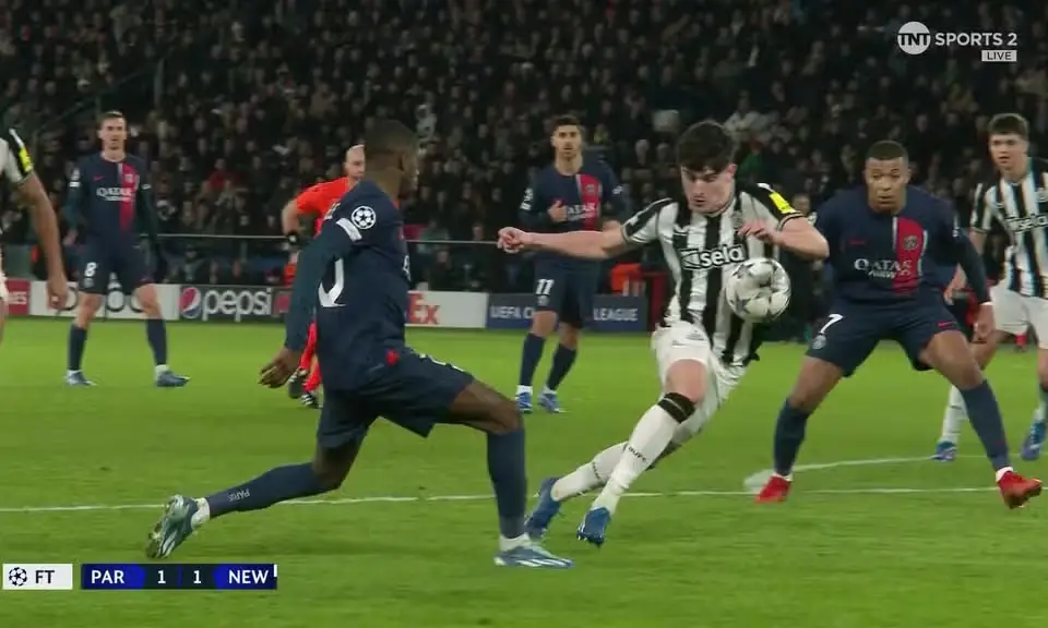 Newcastle vs PSG VAR penalty Mbappe Livremento 