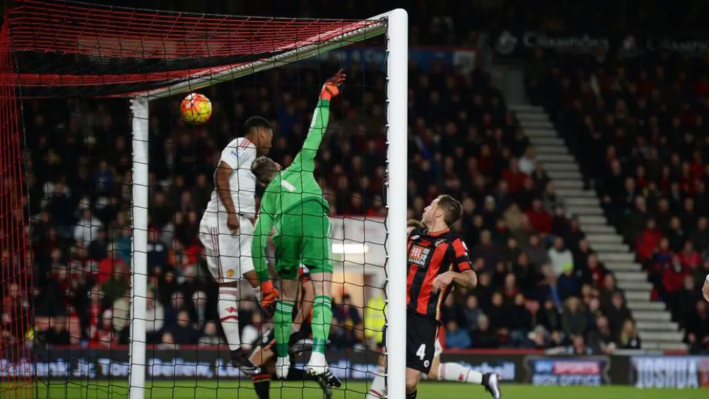 Bournemouth beat Man United 2-1 in the clubs' first ever Premier League meeting.