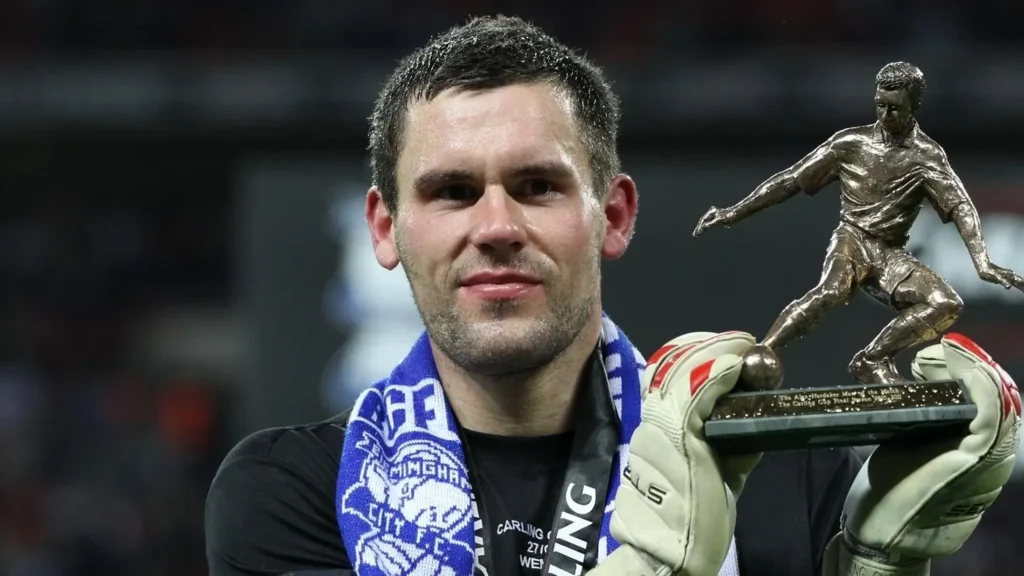 Ben Foster won his third consecutive league cup title when he moved to Birmingham City in 2010, with the side beating arsenal to become 16-1 underdog champions!